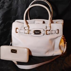 Michael Kors Cream Leather Satchel w/ Matching Wallet – Gold Hardware